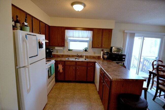 Building Photo - 2 Bedroom Duplex in Cary