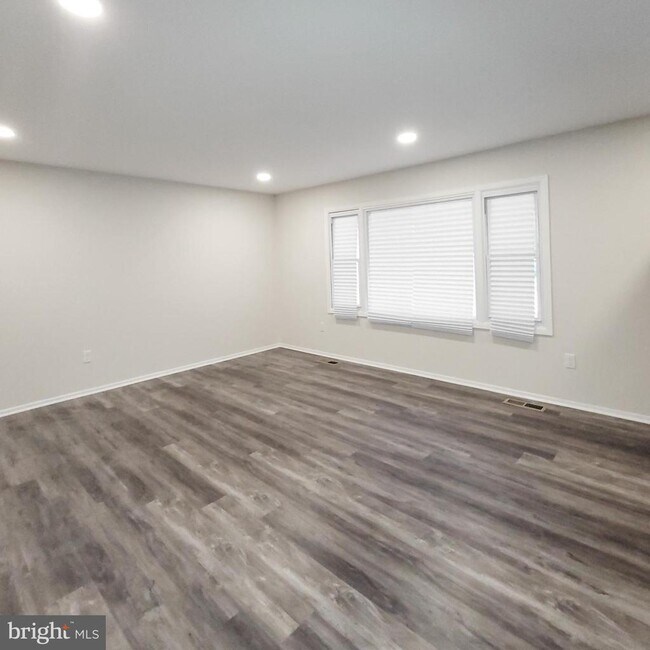 Building Photo - 12013 Maddox Ln