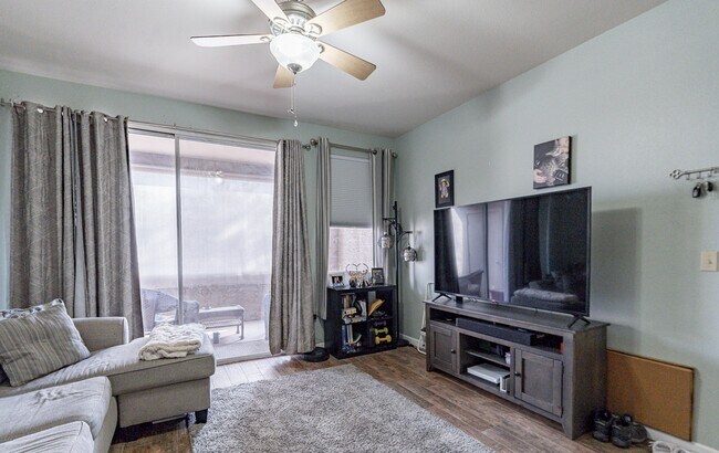 Foto del edificio - 3830 E Lakewood Pkwy E