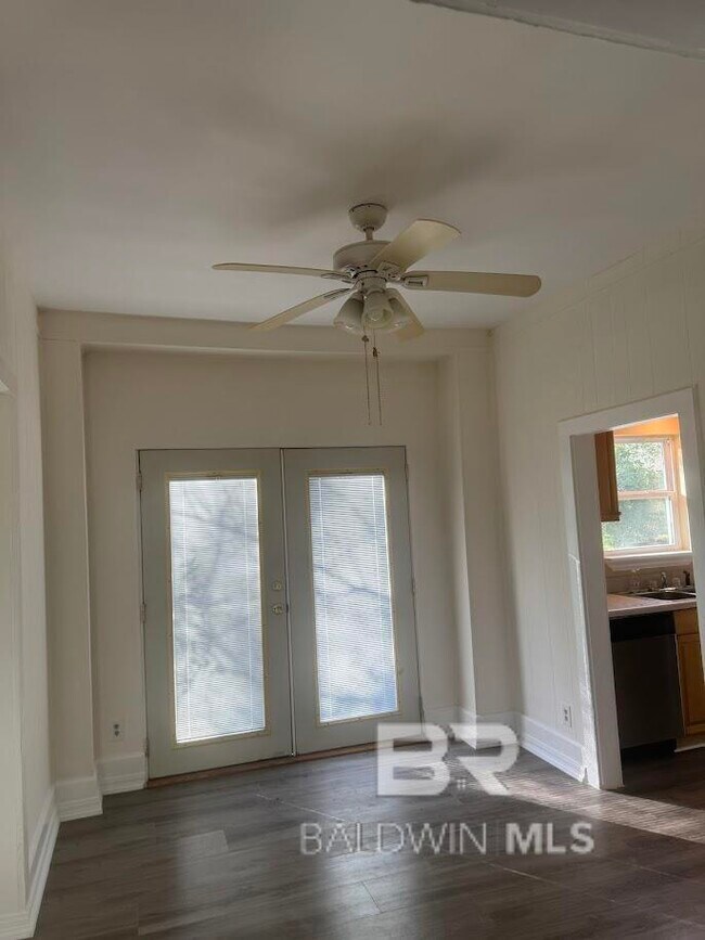 Foto del edificio - 18705 Florida St