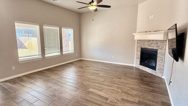 Building Photo - Gorgeous Newer Build! 3 Bed 2 Bath in Deer Creek Schools