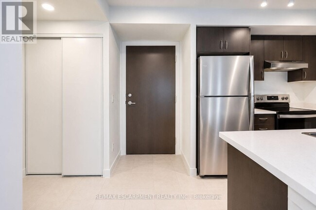 Building Photo - 10 Wilby Crescent