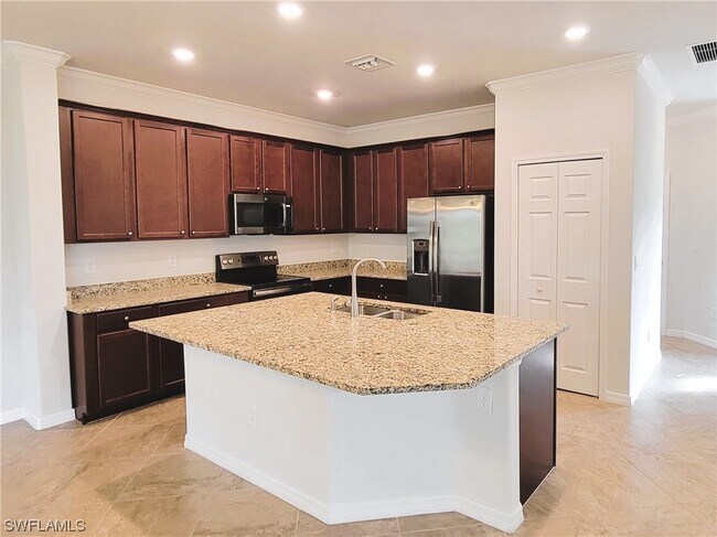 Building Photo - 9058 Woodhurst Dr