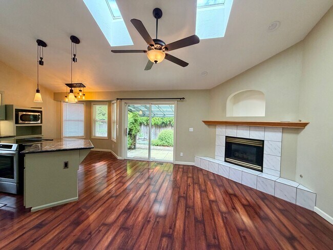 Building Photo - Spacious 3BD/2BA Santa Clara Home with Solar, RV Parking & Modern Amenities