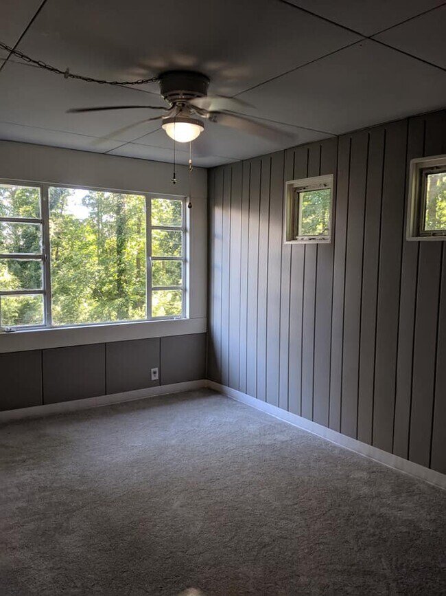 Building Photo - 135 Rosedale Ct