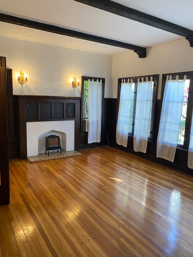 Foto del edificio - 414 N Sycamore Ave