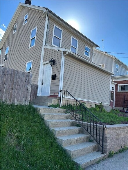 Building Photo - 138 S 3rd St