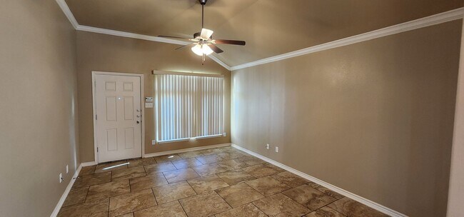 Foto del edificio - Beautiful 3 bed/2 bath Duplex off of Bunny...