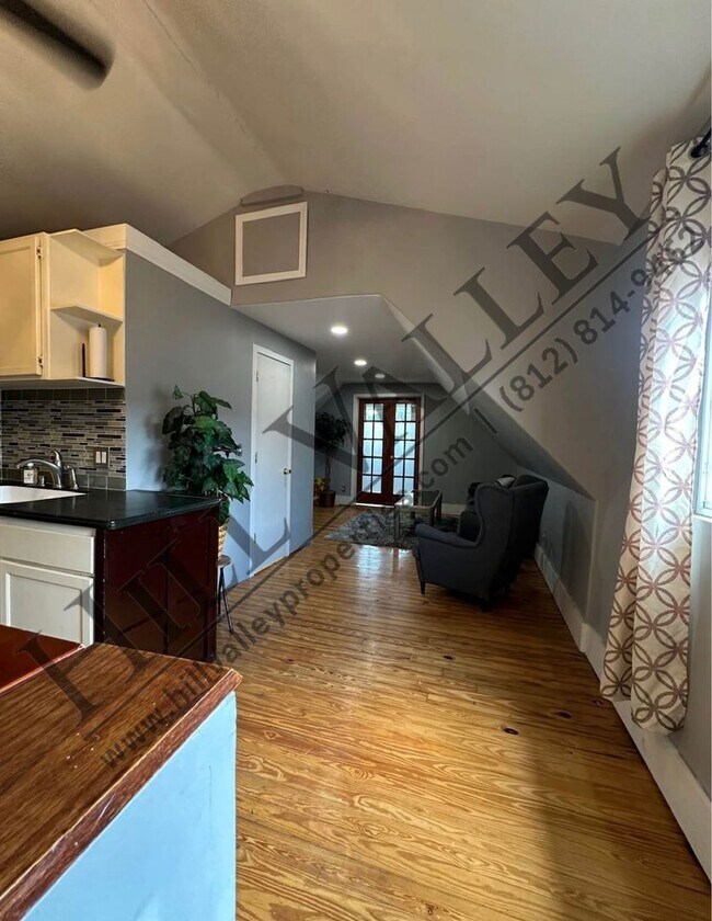 Foto del edificio - Two Bedroom Upper — All Utilities Paid!
