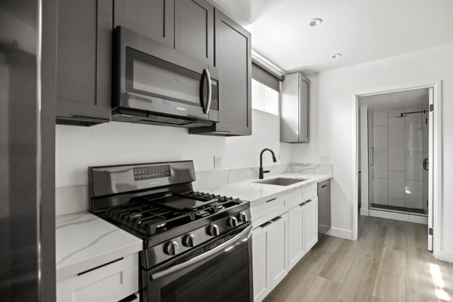 Building Photo - 1023 Tremont St