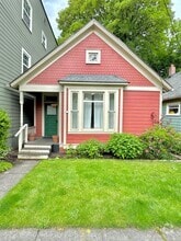 Building Photo - 25 SE 30th Pl