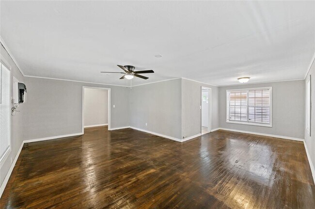 Building Photo - 805 Hathaway St