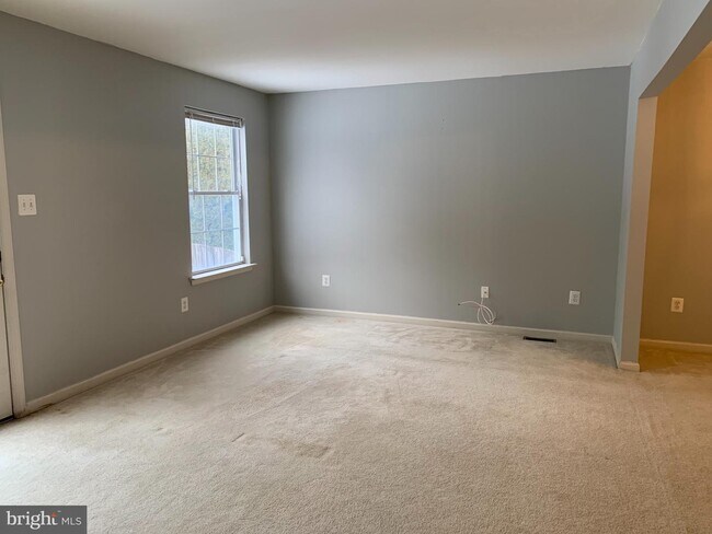 Building Photo - 2267 Waterbridge Dr