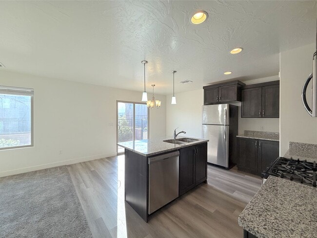 Building Photo - 4 Bed, 2.5 Bath home with 2 Car Garage