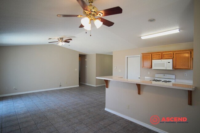 Foto del edificio - Three Bedroom Home in South Bakersfield!