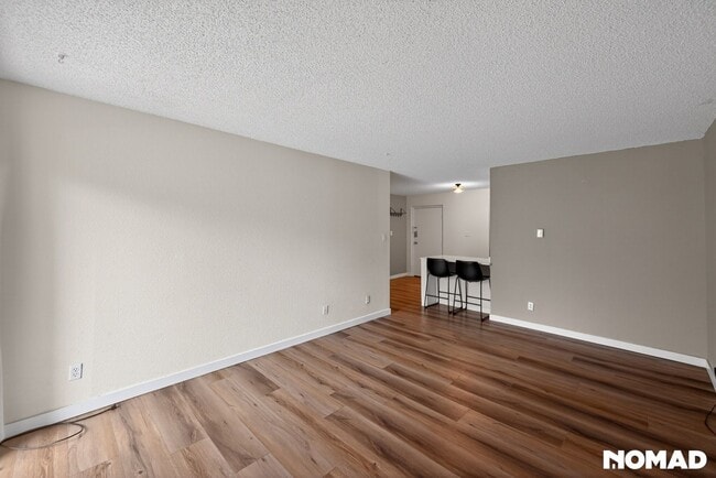 Building Photo - 1250 Golden Cir