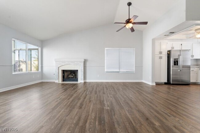 Foto del edificio - 1620 Desert Ridge Ave