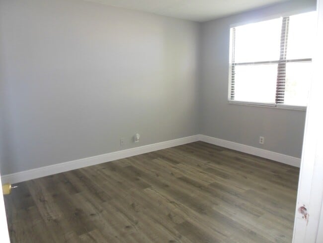 Building Photo - TWO BEDROOM TWO BATHROOM! WATERFRONT COMMUNITY