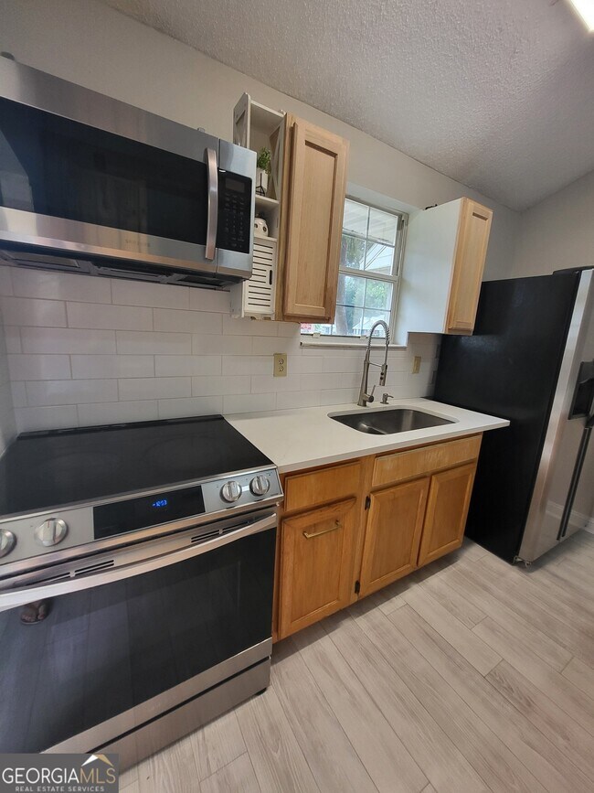 Building Photo - 207 Madison Ave