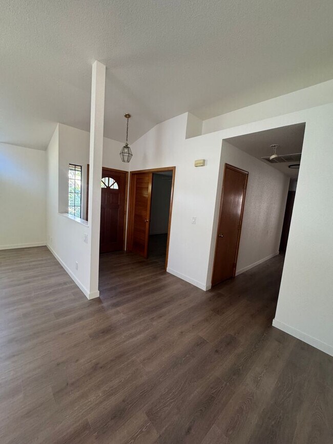 Foto del edificio - 2409 Candlewood Dr
