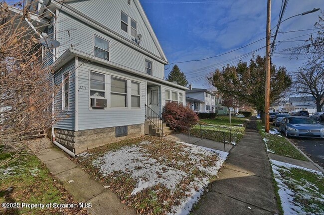 Building Photo - 2211 Brown Ave