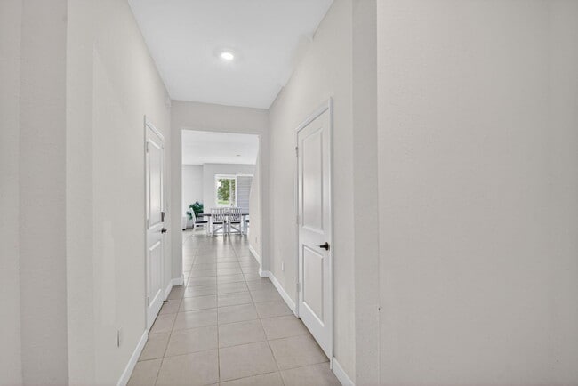 Building Photo - 6933 Harbours Edge Ave