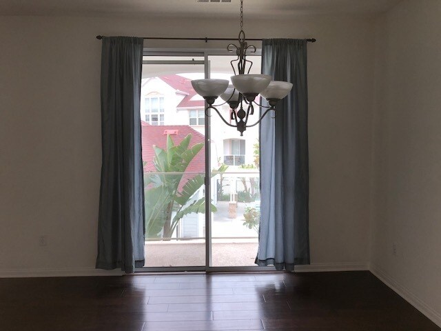 Foto del edificio - 790 Harbor Cliff Way