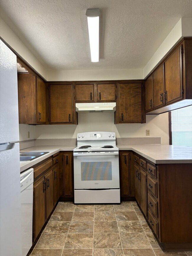 Foto del edificio - Large Two Bedroom Duplex in South Salem