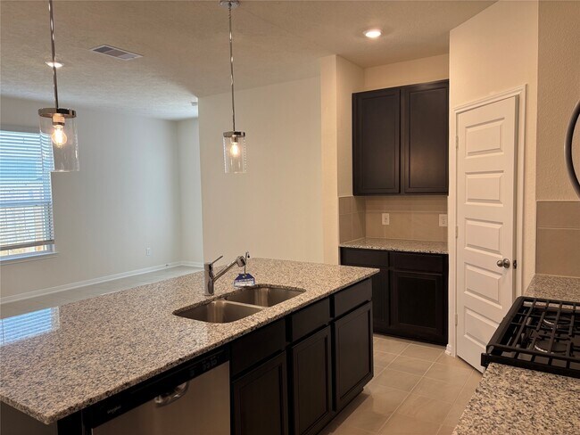 Foto del edificio - 4872 Sun Fls Dr