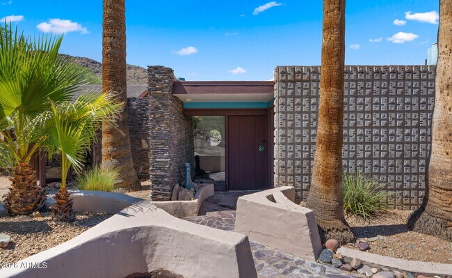 Building Photo - 6102 E Quartz Mountain Rd