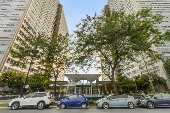 Building Photo - 3550 N Lake Shore Dr