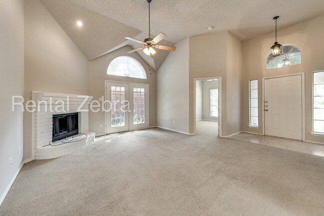 Building Photo - 4408 Sierra Dr