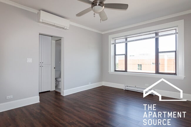 Foto del edificio - 817 W Lakeside Pl