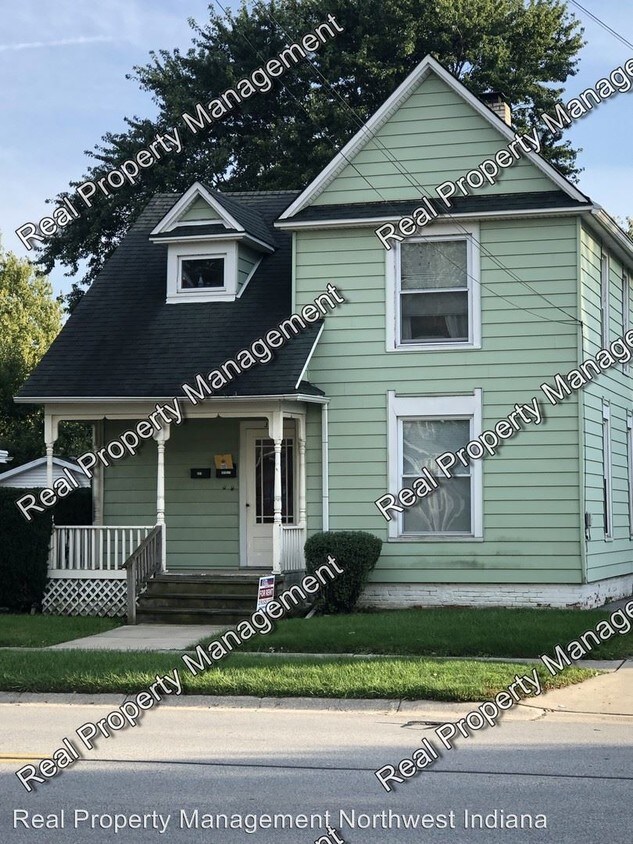 Primary Photo - 301 E North St