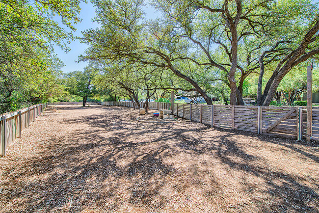 Foto del edificio - MAA Western Oaks