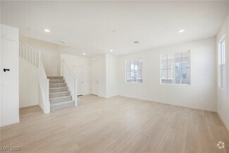 Building Photo - 2730 Fantoni St