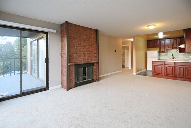 Building Photo - 102 Locksley Ave