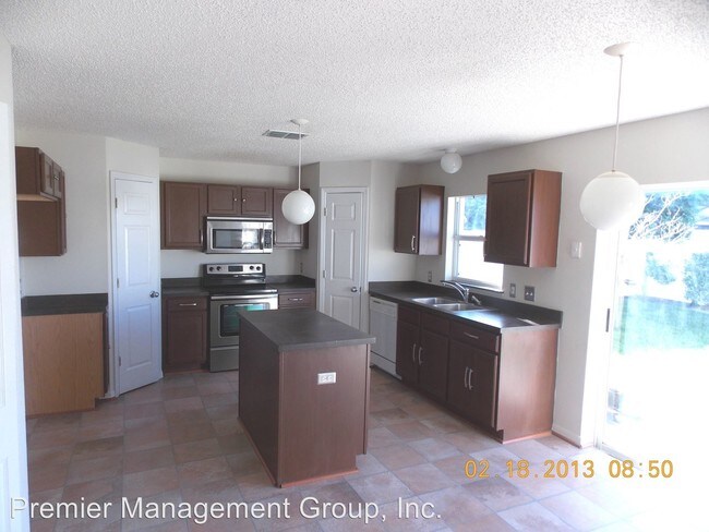Foto del edificio - 526 Birch Ct