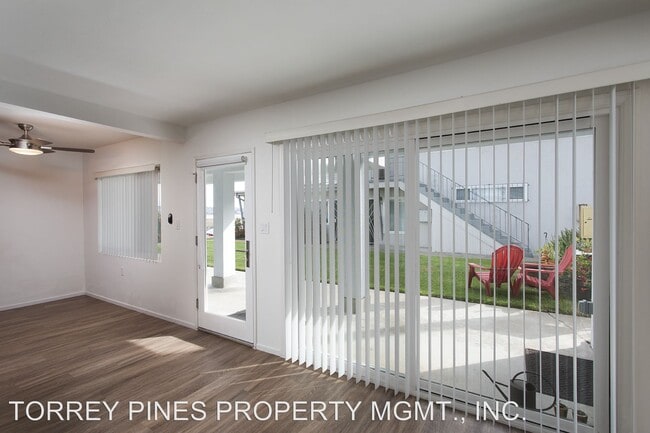 Building Photo - 4080 1/2-4080 Crown Point Dr