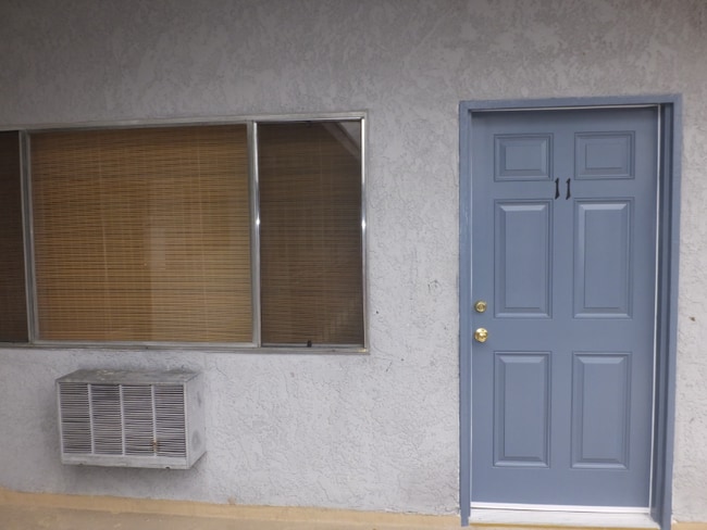 Foto del edificio - 6890 Paramount Blvd