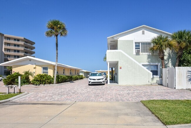 Building Photo - Life on the BEACH