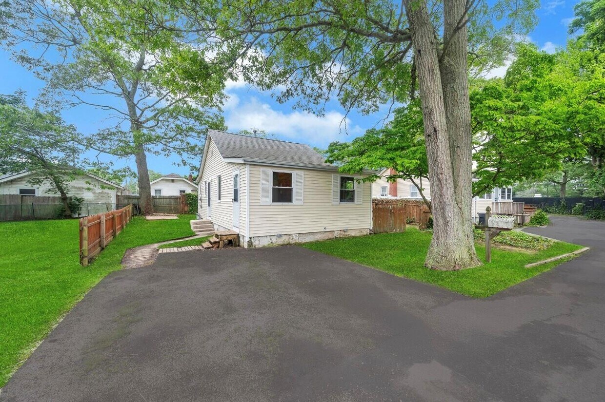 Foto principal - 22 Forest View Dr
