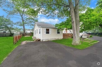 Building Photo - 22 Forest View Dr
