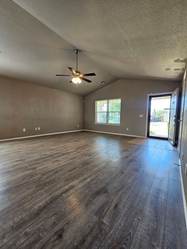 Foto del edificio - 2713 Edgemere Dr
