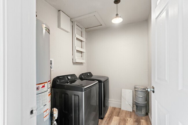 Building Photo - 1401 SW 64th St