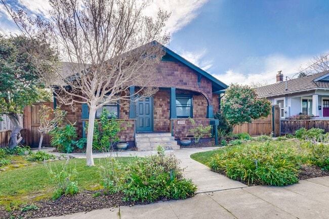 Building Photo - Quaint and Cozy One-Story Craftsman-style Home nestled in the sought-after Sunnyvale neighborhood...