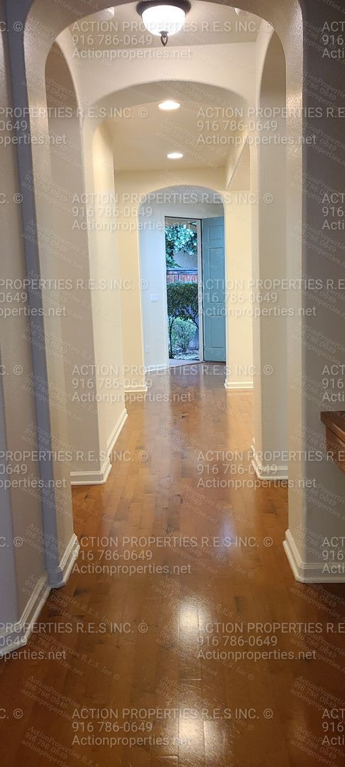 Building Photo - Roseville (Highland Park) 3 Bed Plus Den/O...