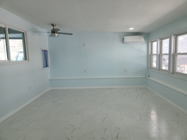 Foto del edificio - 1204 Lossing Ave