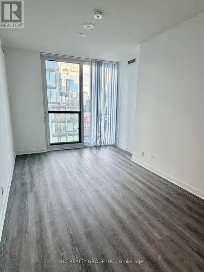 Building Photo - 180 Front St E