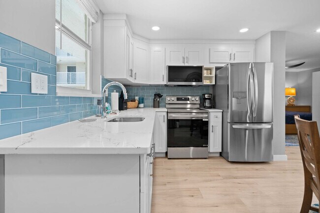 Foto del edificio - 5600 Bonita Beach Rd SW